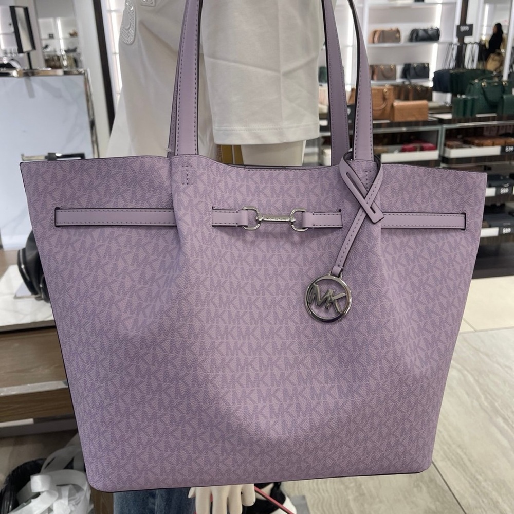 MICHAEL KORS Carson Large Signature Logo CZ Shoulder Tote Bag
Light Quartz
NWT - Picture 10 of 16